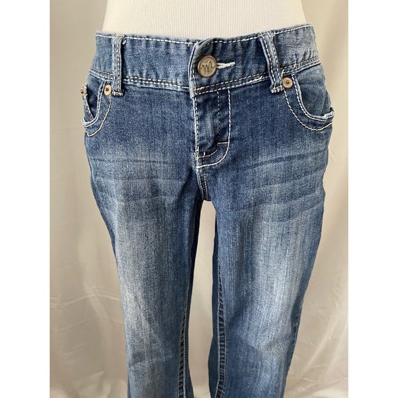 Maurices Medium Wash Mid-Rise Curvy Boot Cut Fit Jeans - Picture 2 of 12